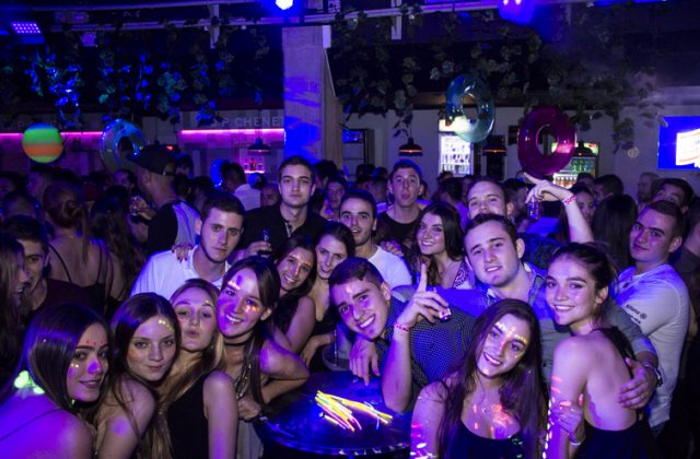 Medellin-Friends-Vacation-Colombia-05-o753tw8xubsw4vrdeq424w04ebl5oyzstuck6jt014