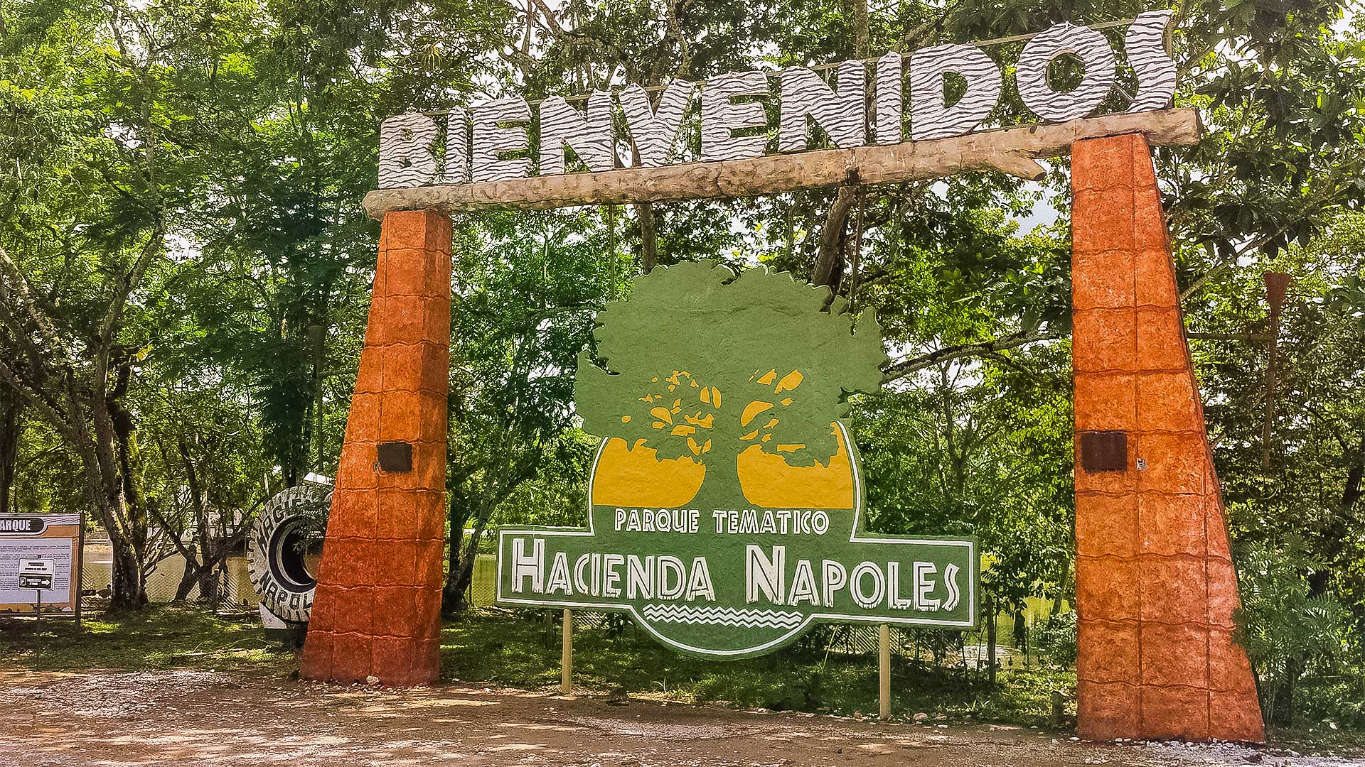 Hacienda-Napoles-Tour-Medellin-Excursion-02