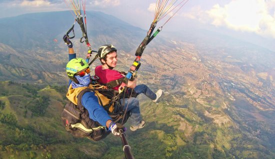 Medellin-paragliding-tour-02