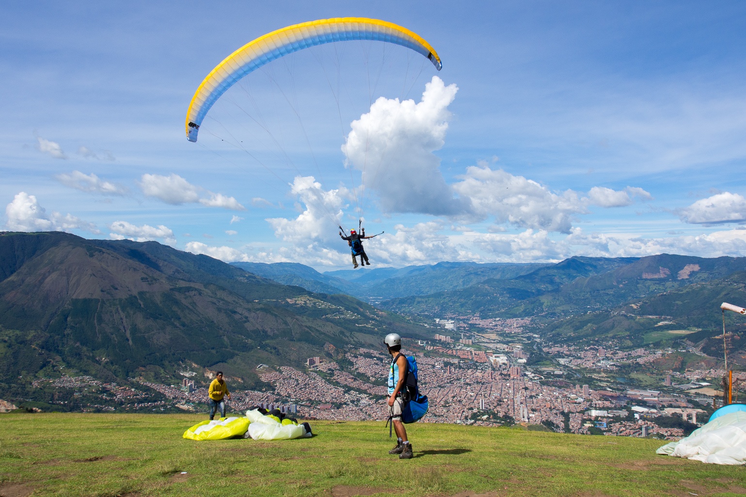 Medellin-paragliding-tour-04